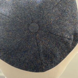 It’s a Thomas Farthing hat from England size 61 with silk interior